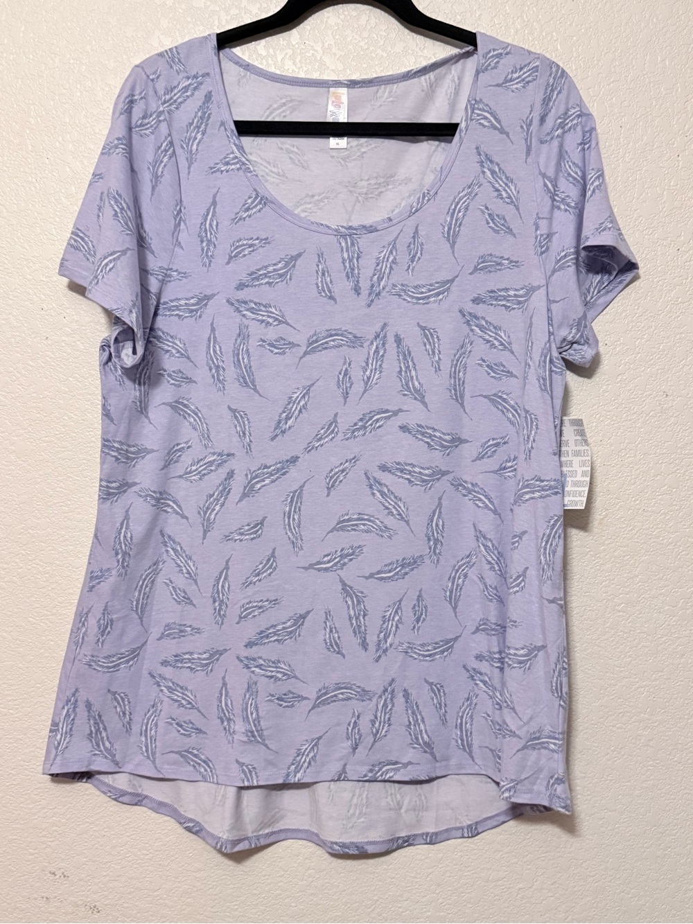 Lularoe Women’s Lavender Feather-Print Scoop Neck Top 0316